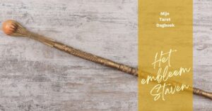 Het embleem Staven in de Kleine Arcana, de Multitool van de Tarot